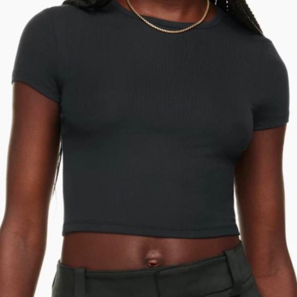 Aritzia Sunday best bliss cropped t shirt in black ribbed in size xs